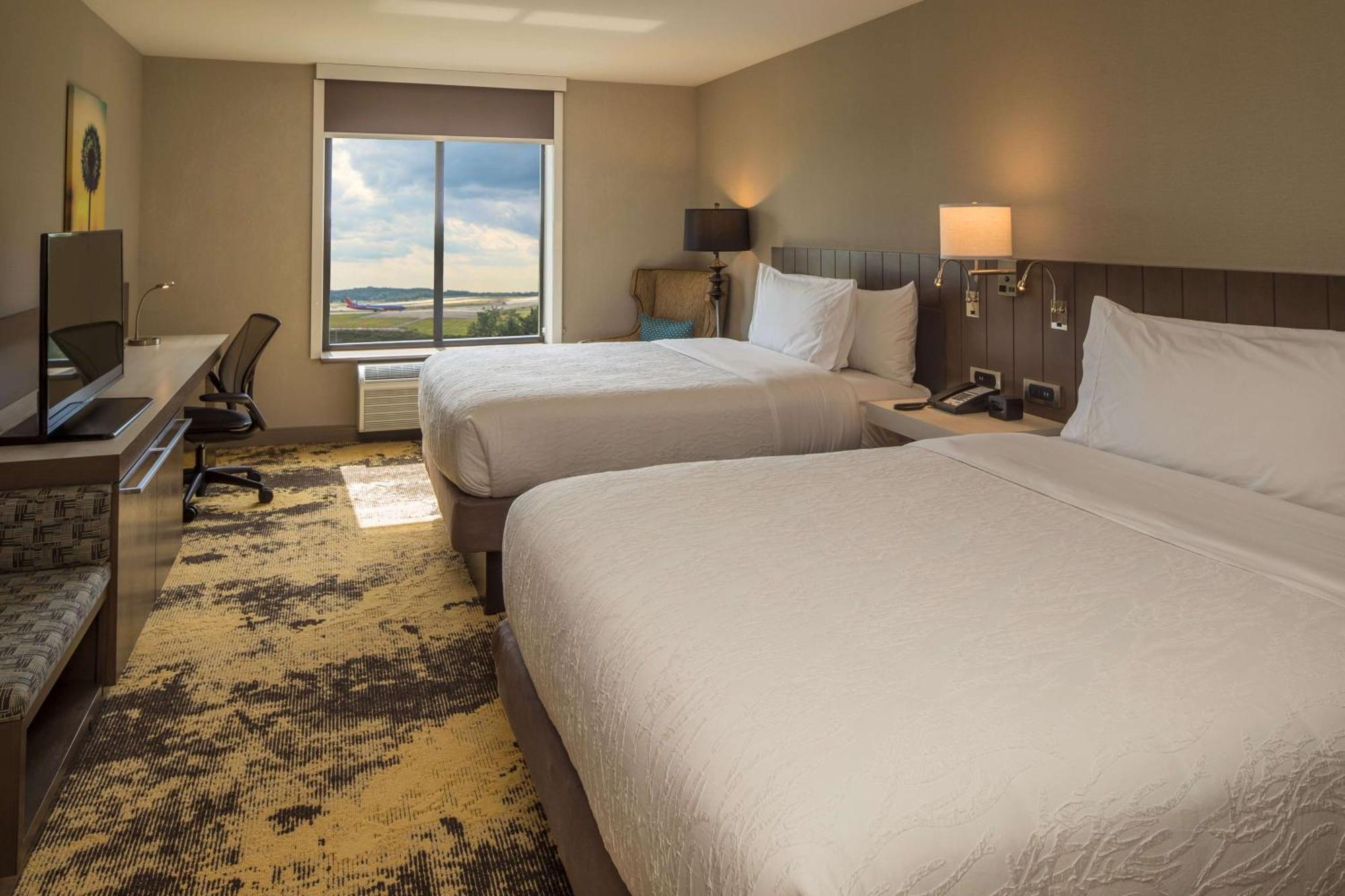 Hilton Garden Inn Pittsburgh Airport Moon Township Exterior foto