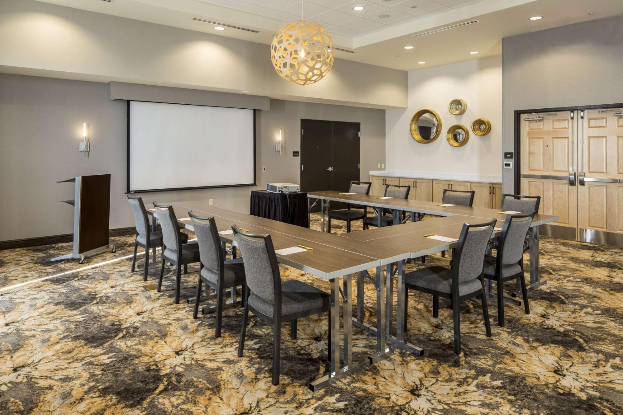 Hilton Garden Inn Pittsburgh Airport Moon Township Exterior foto